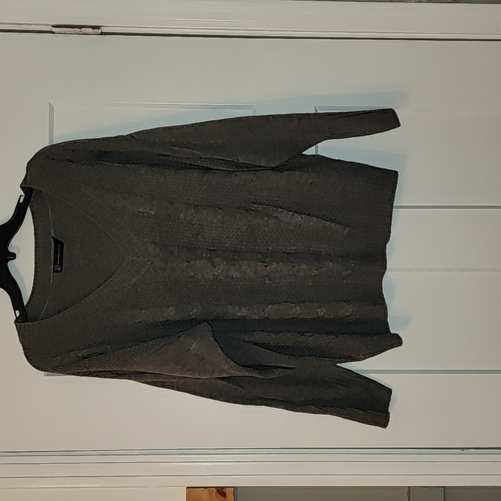 New York & Company. Gray knit sweater. XL
